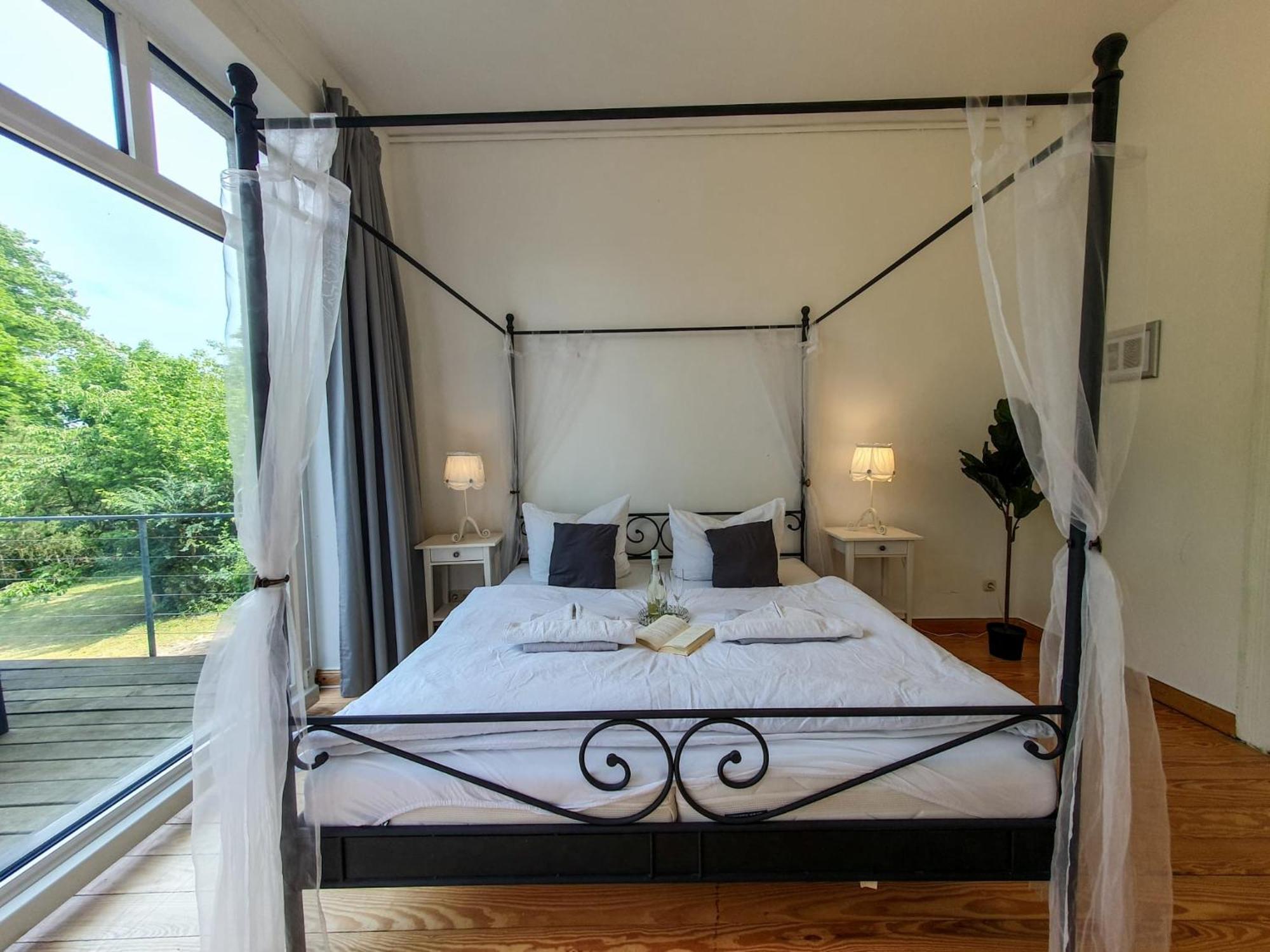 Ferienhaus Deutsche Ostseevilla - Grosse Mit Sauna, Spielplatz, Pkw-stellplaetze, Grosser Garten