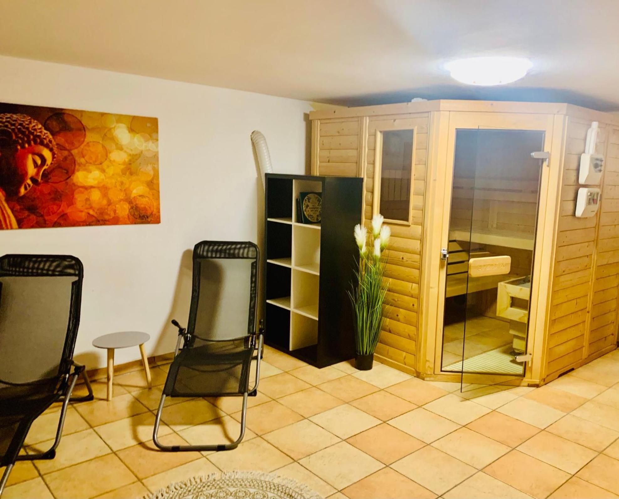 Deutsche Ostseevilla - Grosse Mit Sauna, Spielplatz, Pkw-stellplaetze, Grosser Garten Rostock